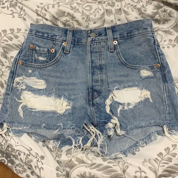 Levis shorts - Picture 2 of 3